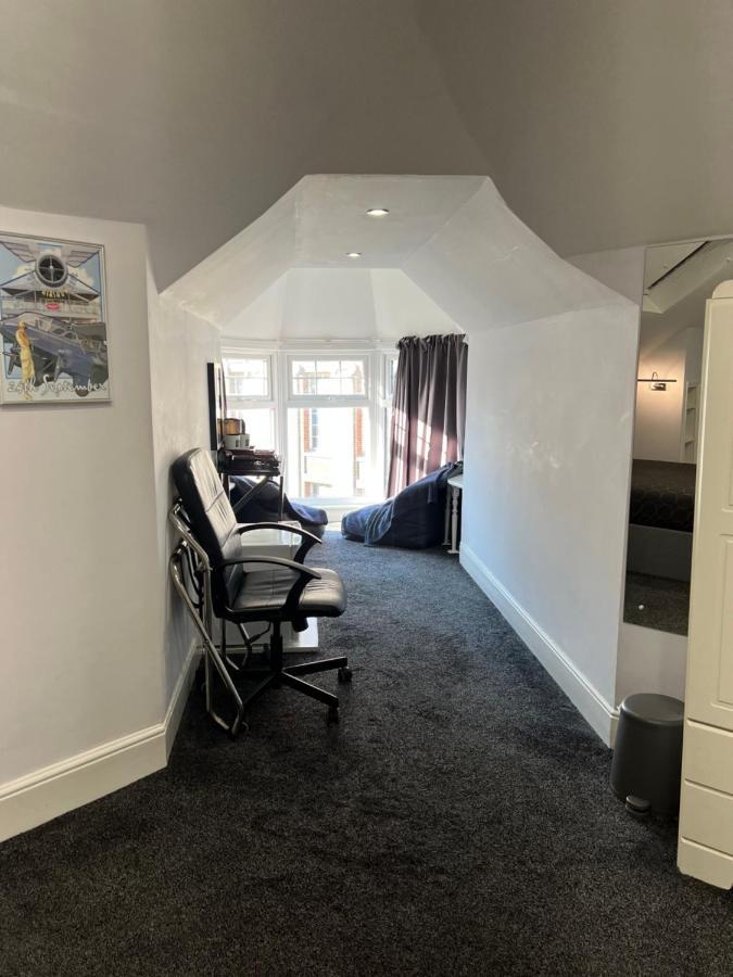 Addison House Hotel Woking Kültér fotó